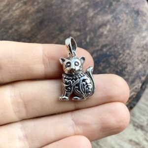 Sterling silver lucky cat pendant