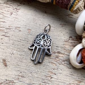 Vintage sterling silver hand of Fatima pendant