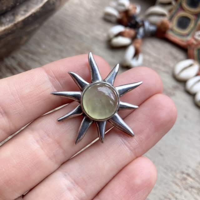 Vintage sterling silver prehnite sun pendant