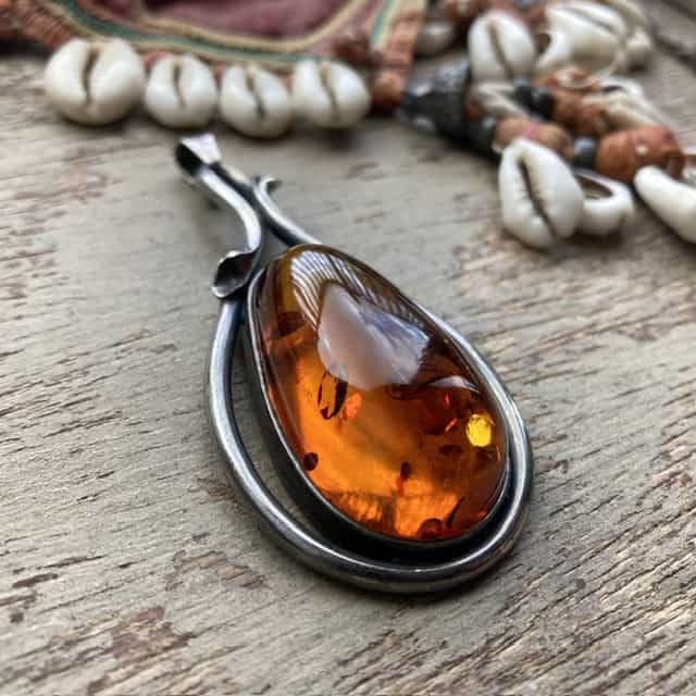 Vintage sterling silver amber pendant