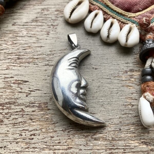 Vintage sterling silver crescent moon pendant