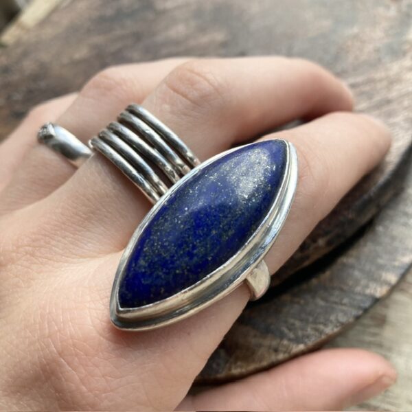 Vintage sterling silver lapis lazuli ring