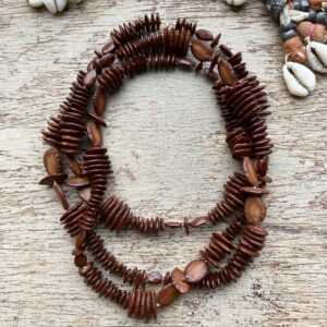 Vintage 70s seed bead necklace