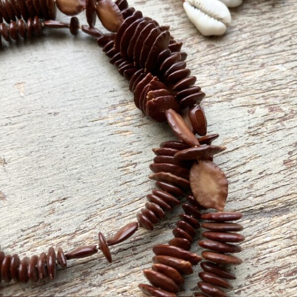 Vintage 70s seed bead necklace