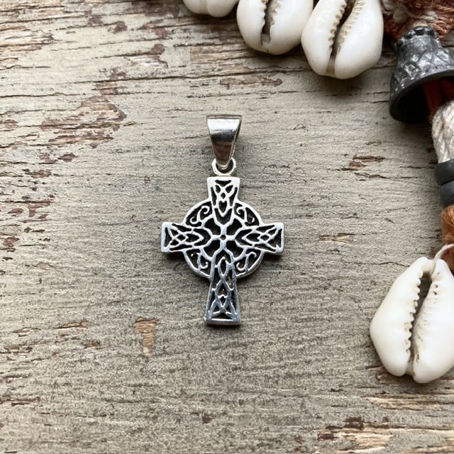 Vintage sterling silver Celtic cross pendant