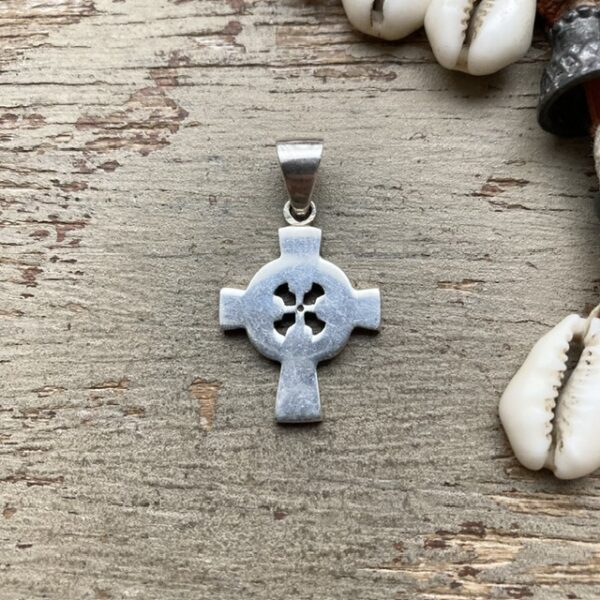 Vintage sterling silver Celtic cross pendant