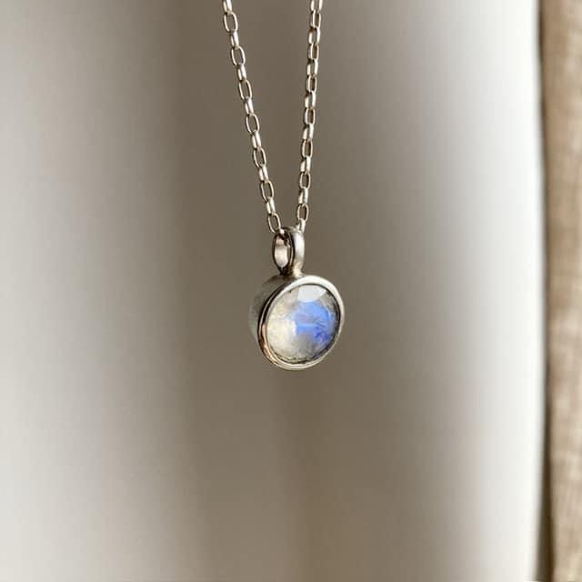 Vintage sterling silver rainbow moonstone necklace