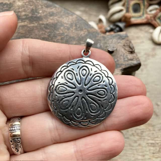 Vintage sterling silver engraved pendant