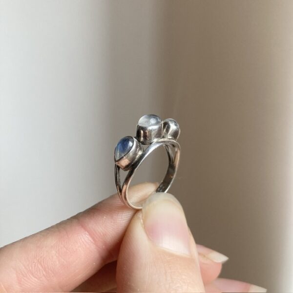 Vintage sterling silver rainbow moonstone ring