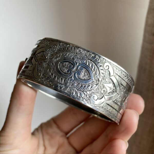Vintage chunky sterling silver engraved bangle