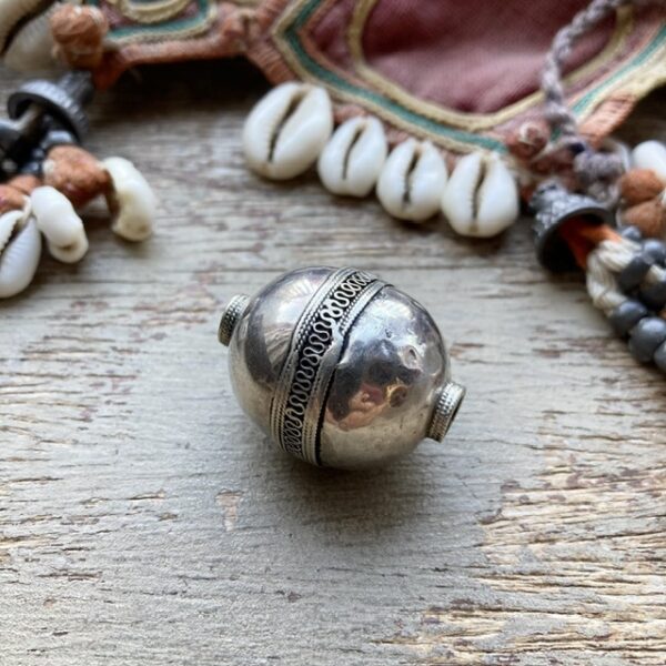 Vintage ornate solid silver Balinese bead