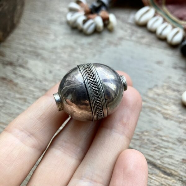 Vintage ornate solid silver Balinese bead
