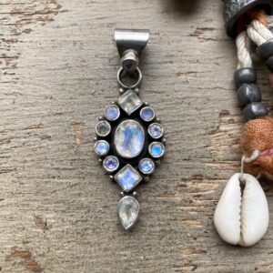 Vintage sterling silver rainbow moonstone pendant
