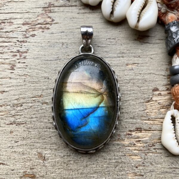 Vintage sterling silver labradorite pendant