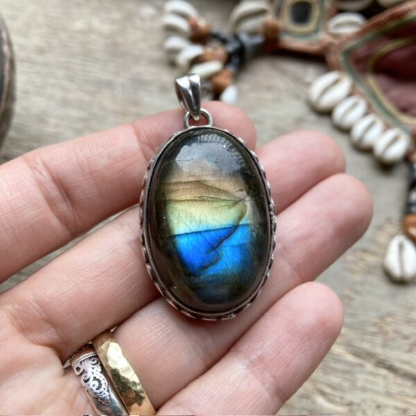 Vintage sterling silver labradorite pendant