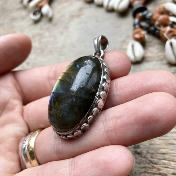 Vintage sterling silver labradorite pendant