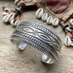 Vintage Navajo David Reeves solid silver cuff