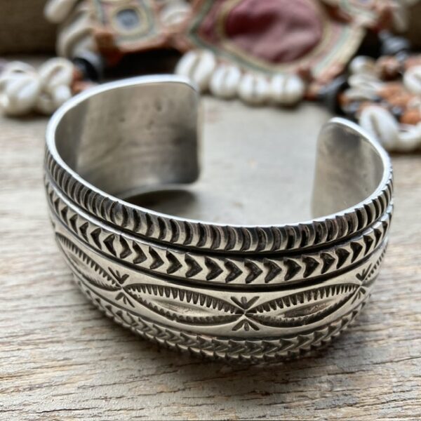 Vintage Navajo David Reeves solid silver cuff