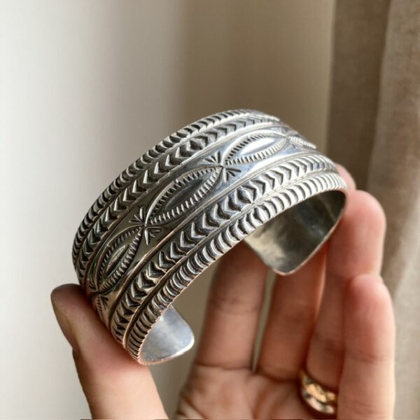 Vintage Navajo David Reeves solid silver cuff