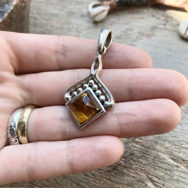 Vintage sterling silver amber pendant