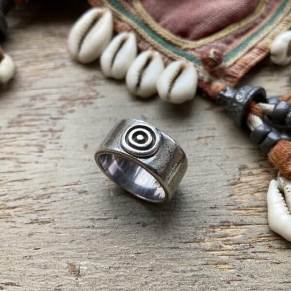 Vintage heavy solid silver ring