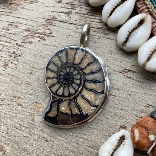 Vintage sterling silver ammonite pendant