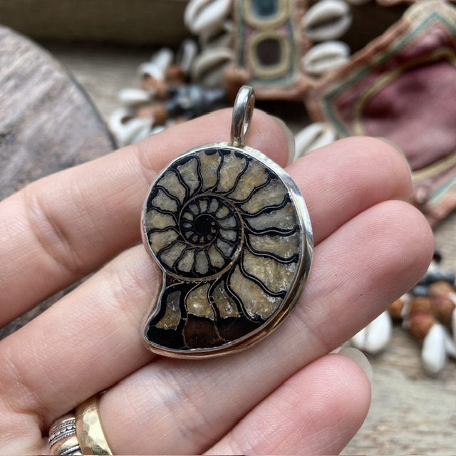 Vintage sterling silver ammonite pendant