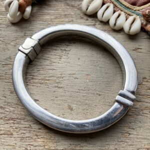 Vintage chunky sterling silver bangle