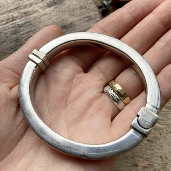 Vintage chunky sterling silver bangle