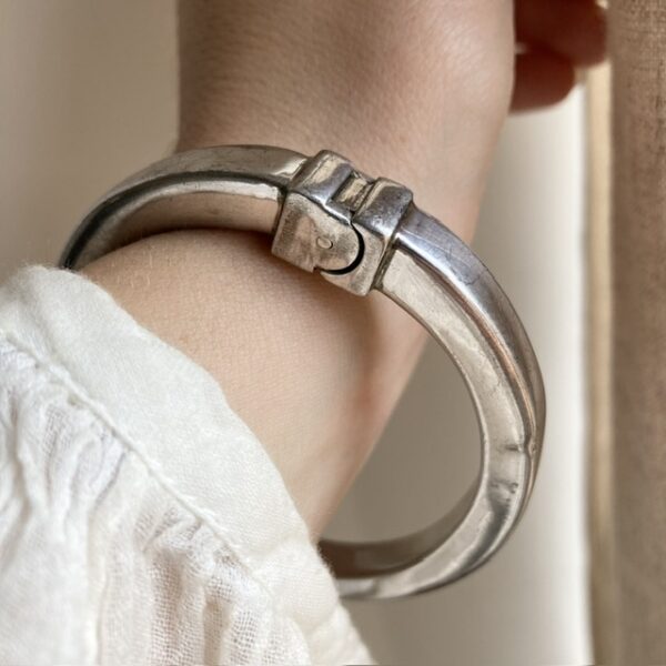 Vintage chunky sterling silver bangle