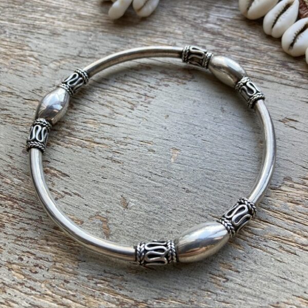 Vintage sterling silver Balinese bangle