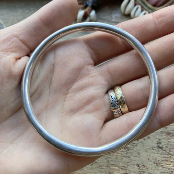 Vintage minimalist sterling silver bangle