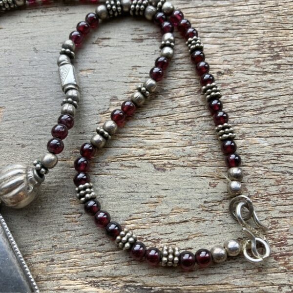 Vintage Indian sterling silver and garnet necklace