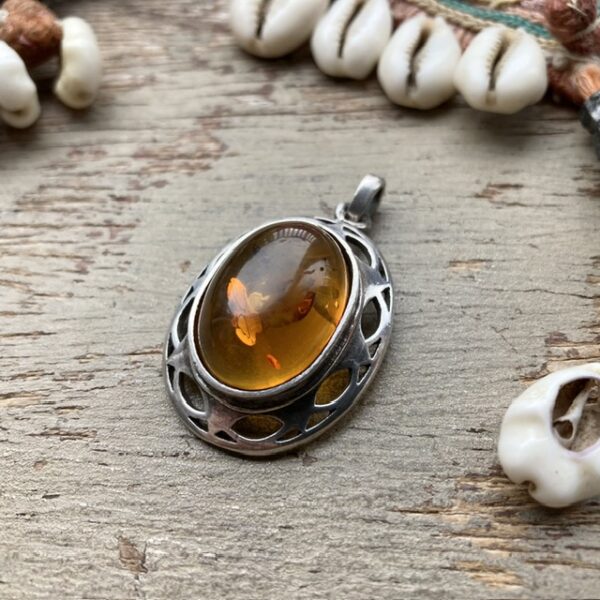 Vintage sterling silver amber pendant