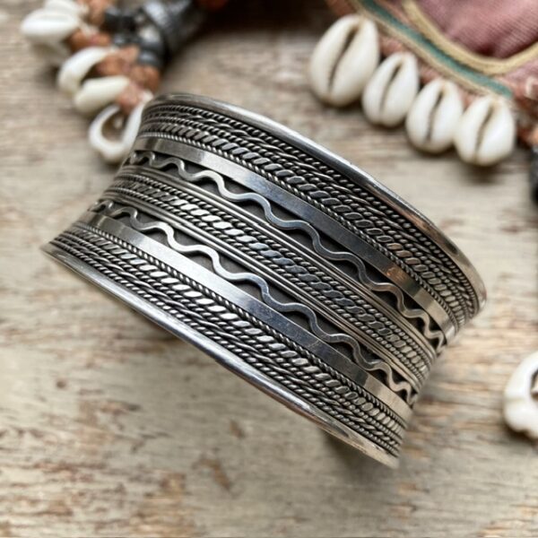 Vintage ornate sterling silver cuff bangle