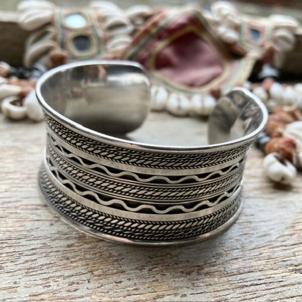 Vintage ornate sterling silver cuff bangle