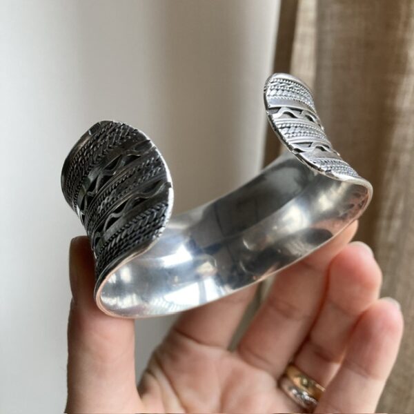 Vintage ornate sterling silver cuff bangle