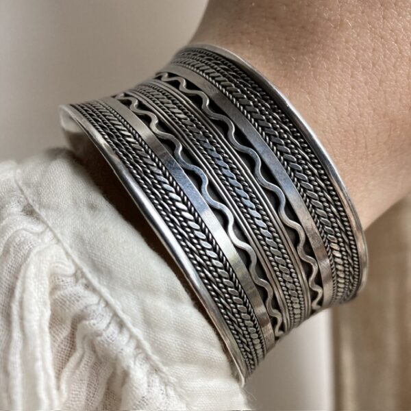 Vintage ornate sterling silver cuff bangle