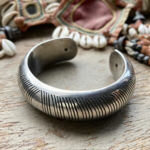 Vintage modernist sterling silver bangle