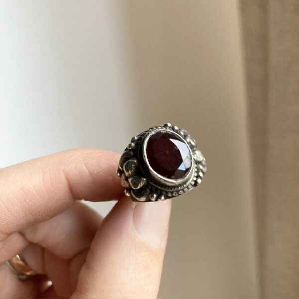 Vintage Indian sterling silver garnet ring