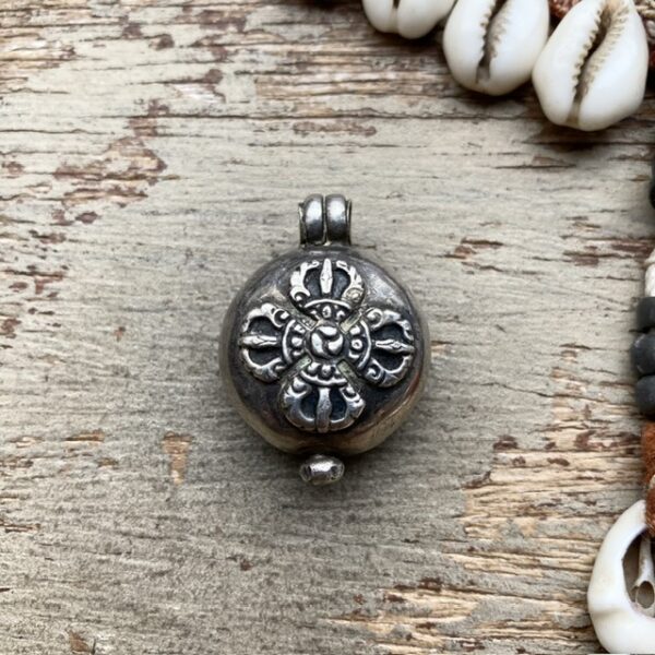 Vintage ornate sterling silver locket pendant