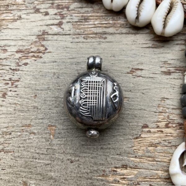 Vintage ornate sterling silver locket pendant