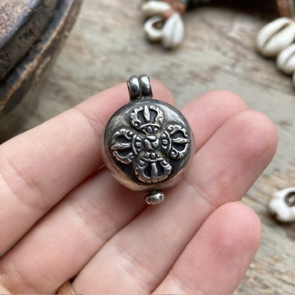 Vintage ornate sterling silver locket pendant