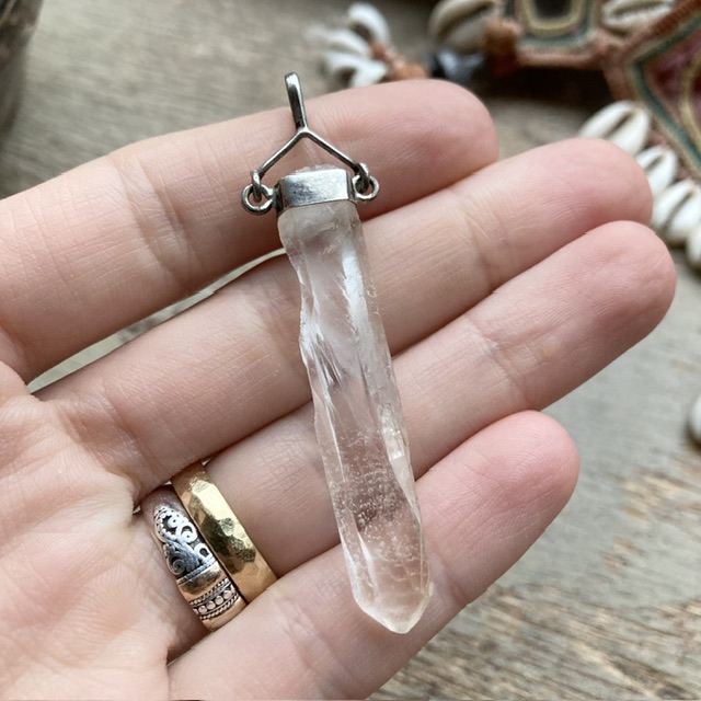 Vintage sterling silver quartz crystal point pendant