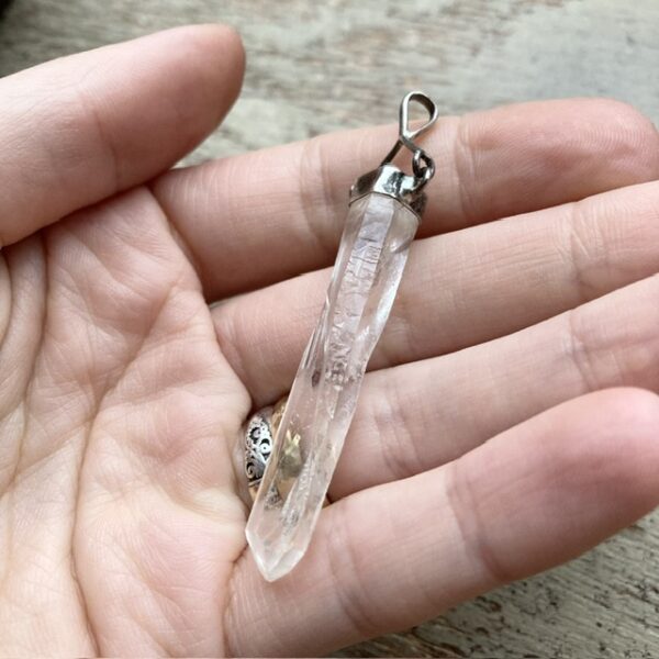 Vintage sterling silver quartz crystal point pendant