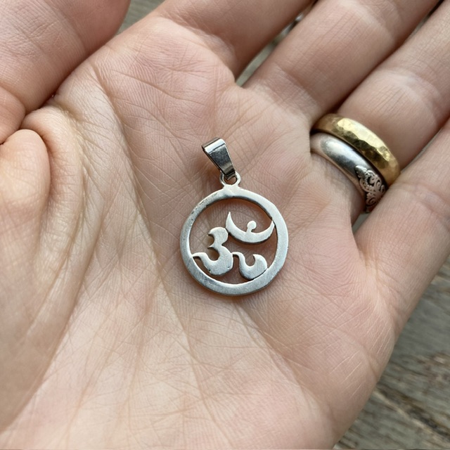 Vintage sterling silver Om pendant