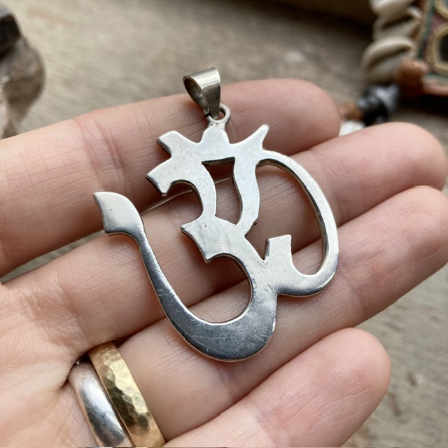 Vintage sterling silver Om pendant