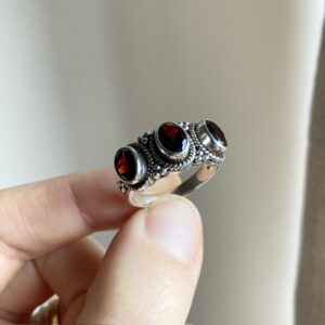 Vintage sterling silver garnet ring