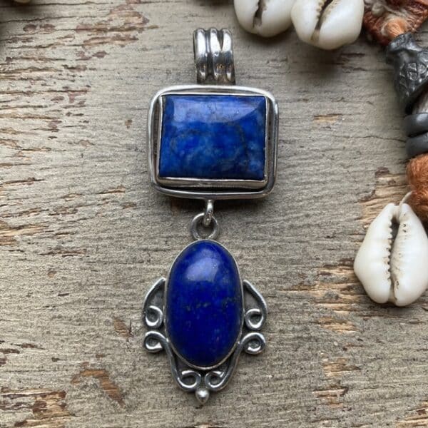 Vintage sterling silver and lapis lazuli pendant