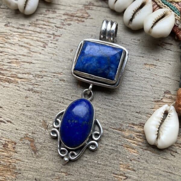 Vintage sterling silver and lapis lazuli pendant